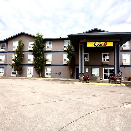 Super 8 By Wyndham Whitecourt Hotel Екстериор снимка