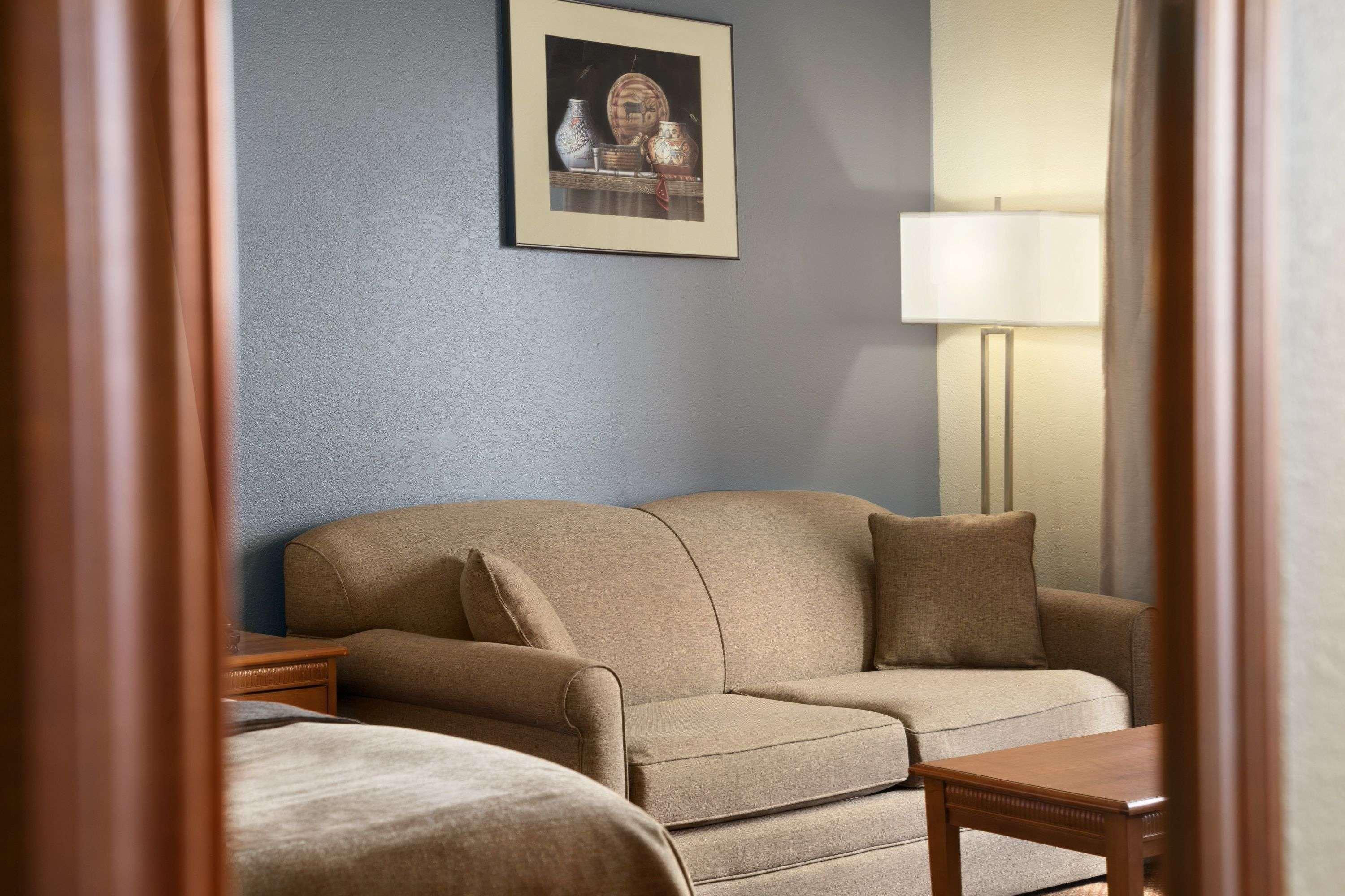 Super 8 By Wyndham Whitecourt Hotel Екстериор снимка