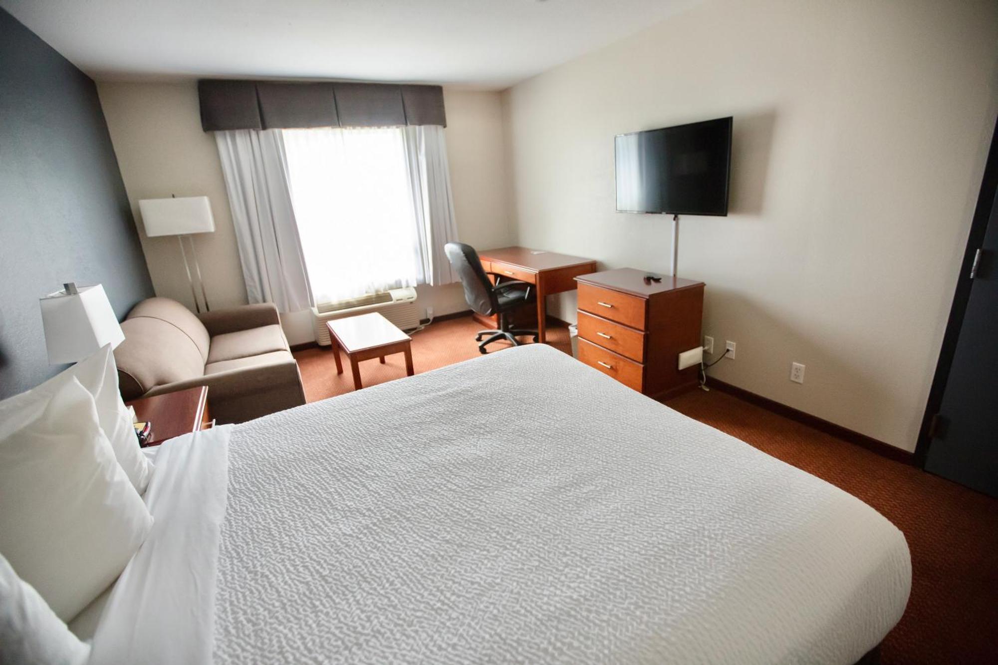 Super 8 By Wyndham Whitecourt Hotel Екстериор снимка