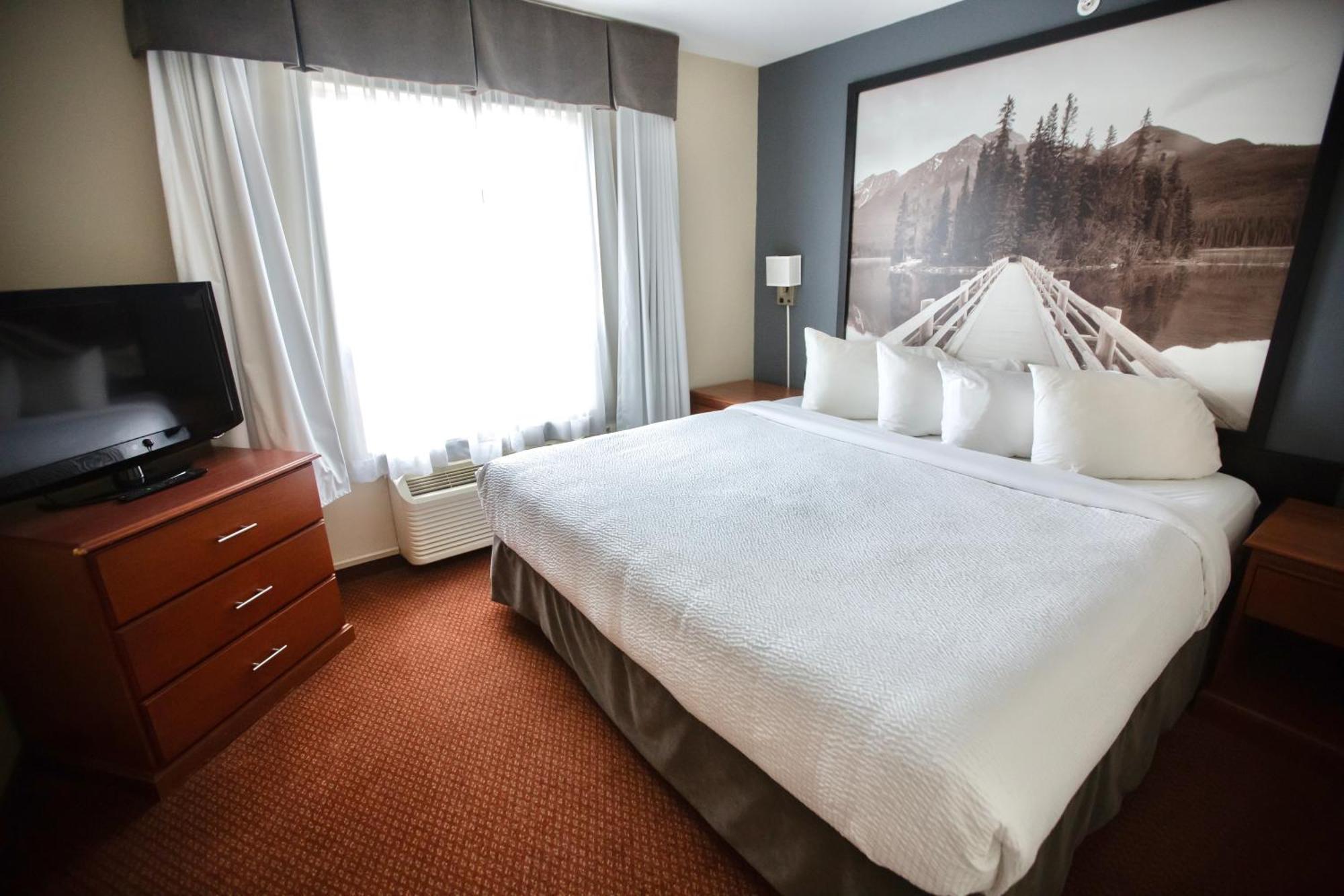 Super 8 By Wyndham Whitecourt Hotel Екстериор снимка