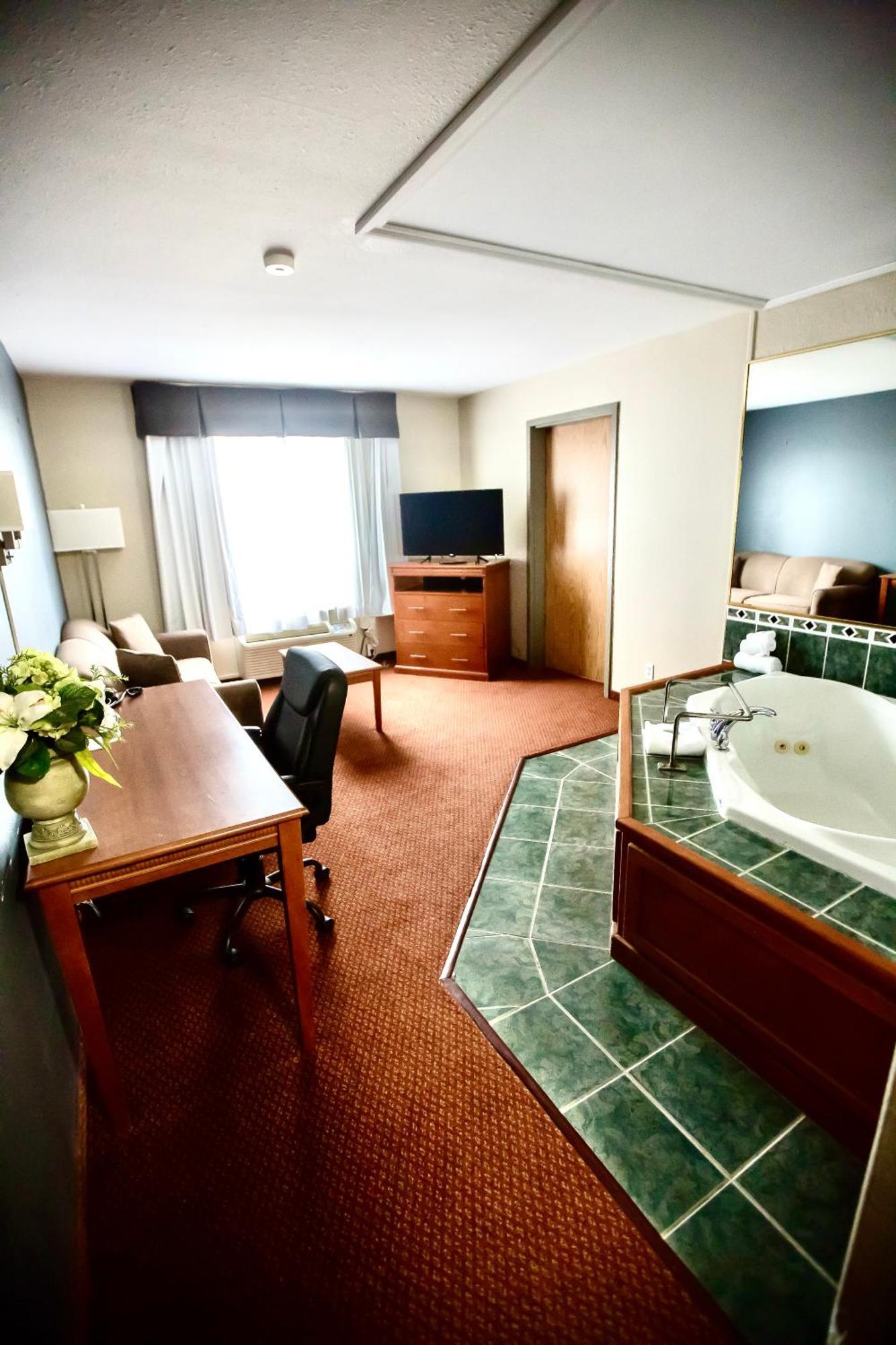 Super 8 By Wyndham Whitecourt Hotel Екстериор снимка