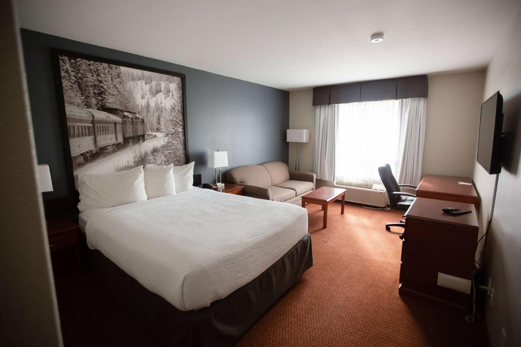 Super 8 By Wyndham Whitecourt Hotel Екстериор снимка