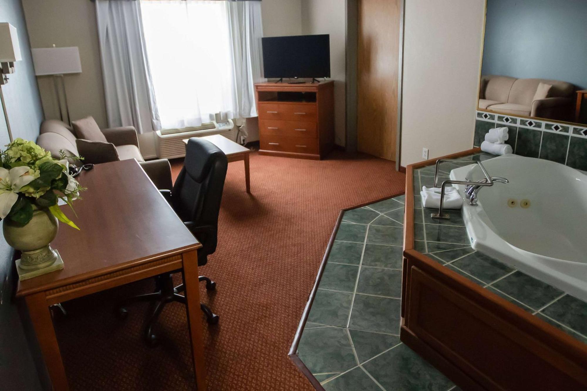 Super 8 By Wyndham Whitecourt Hotel Екстериор снимка