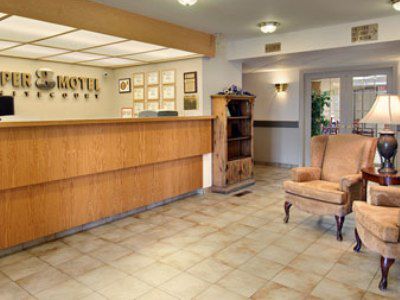 Super 8 By Wyndham Whitecourt Hotel Интериор снимка